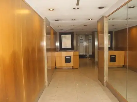 Oficina 7 ambientes con 4 baños