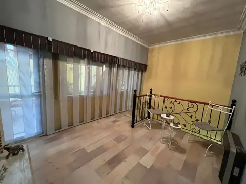 Tipo Casa 3 Ambientes en Primer Piso al Frente con Entrada Independiente con Terraza Propia