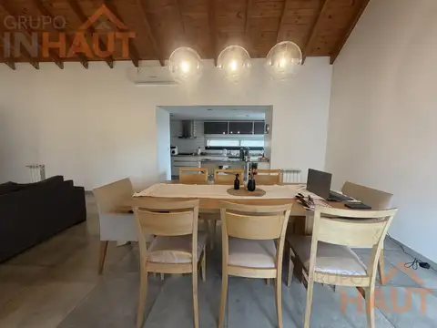 Casa 4 ambientes con 2 baños