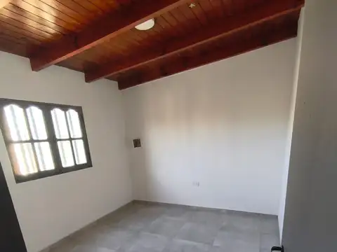 Casa en Alquiler con 1 cochera