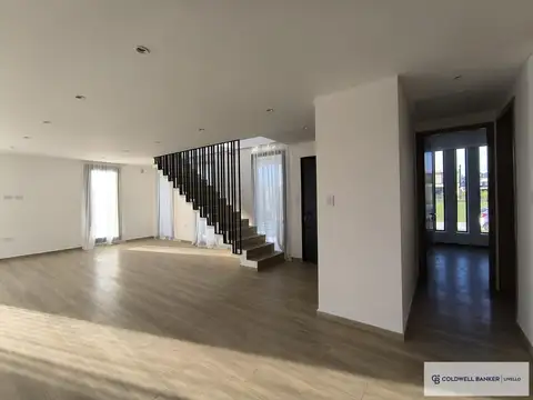 Casa en Venta con 6 cocheras