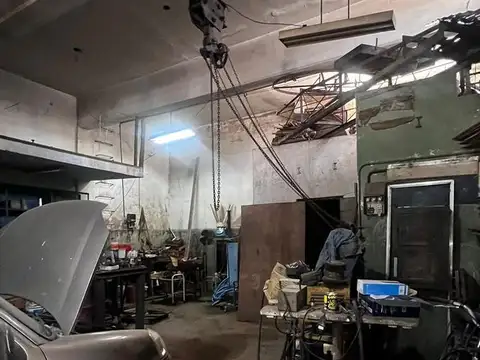 GALPÓN DE 2 PLANTAS   OFICINA 3 AMBIENTES