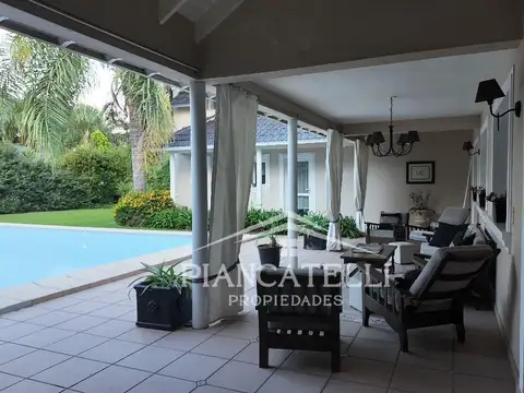 Casa en venta con 5 dormitorios en Country San Diego