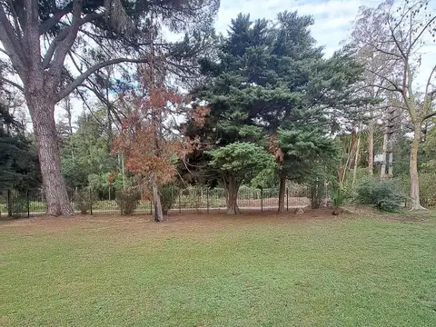 Lote de terreno en Parque Leloir.