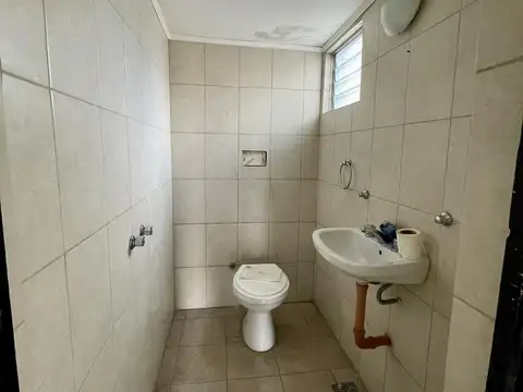 CASA DE UN DORM CON PATIO EN VENTA / ALQUILER
