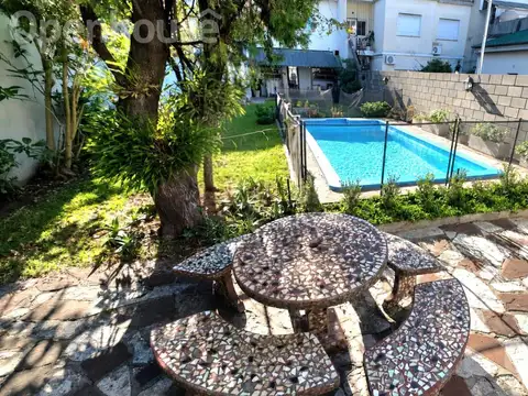 Venta casa 4 ambientes con cochera, parque y piscina en Florida