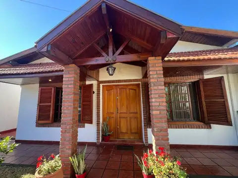 CASA 4 AMBIENTES CON JARDIN EN ADROGUE