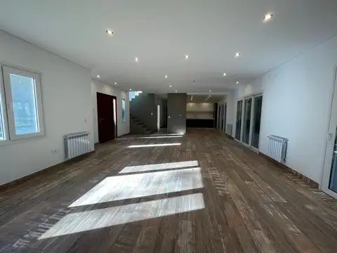 Casa 5 ambientes con 2 baños