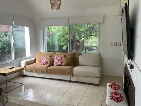 Casa 4 ambientes con 3 baños