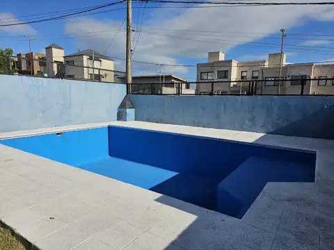 VENTA | Casa de 2 dormitorios con pileta y amplio terreno - Lonne 901