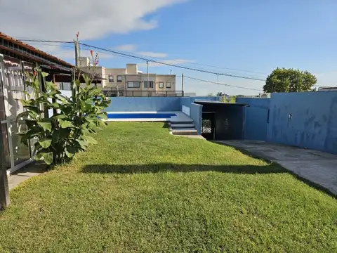 Casa en Venta con 3 cocheras