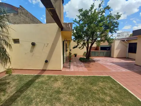 CASA EN VENTA  DE 3 DORMITORIOS EN ALTA CORDOBA APTA CREDITO