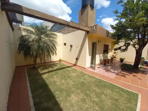 CASA EN VENTA  DE 3 DORMITORIOS EN ALTA CORDOBA APTA CREDITO