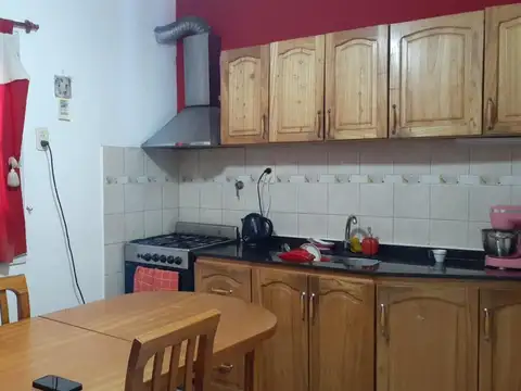 Casa 5 ambientes con 2 baños