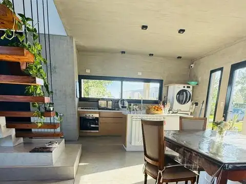 Casa en Venta en El Cantón - Barrio Golf, USD 410.000