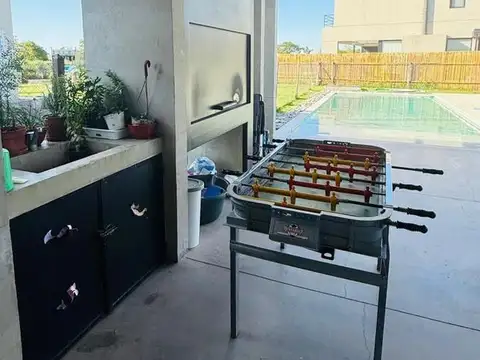 MMP. Venta casa 8 amb con pileta en El Canton Golf, Escobar
