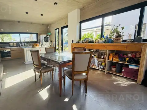 Venta Casa 8 ambientes con pileta en El Canton Golf, Escobar