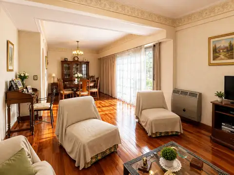 Casa 6 ambientes con 4 baños