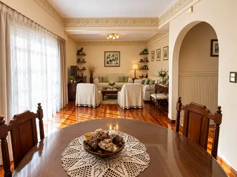 Casa en Venta con 2 cocheras