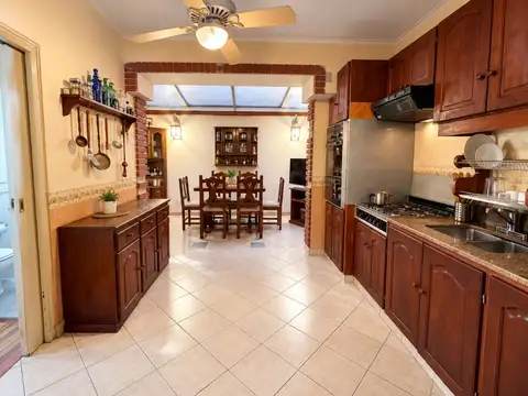 VENTA TRIPLEX 6 AMBIENTES COCHERA PERMUTA