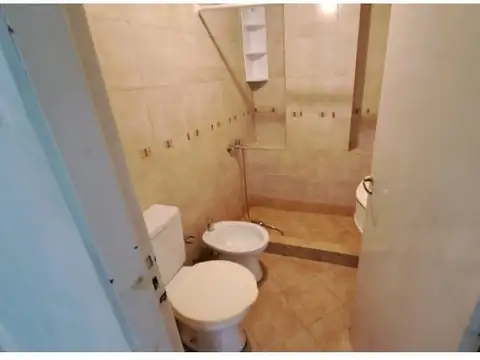 Ph a refaccionar de 5 amb. en dos plantas con Patio, Quincho y Terraza - Corrales 6600 - V.Luga...