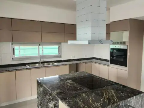 Casa en Venta en Guernica, USD 280.000