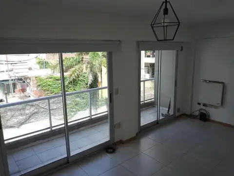 Departamento en Alquiler en Parque Centenario, $ 680.000