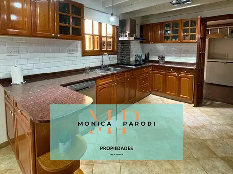 CASA EN VENTA EN MORENO CENTRO CON PILETA Y AMPLIOS ESPACIOS