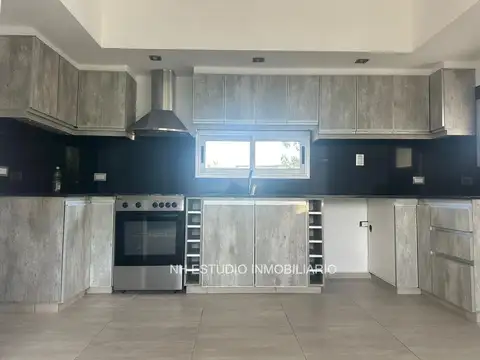 Casa en Venta con 4 cocheras