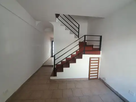 Depto Tipo Casa en Alquiler de 3 ambientes