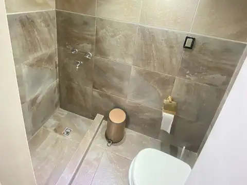 PERMUTA - CASA AMERICANA DE 4 AMBIENTES EN VENTA - MORON SUR