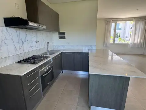 Departamento en Alquiler con 1 cocheras