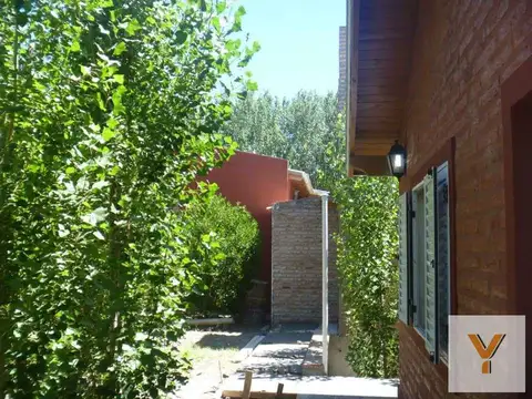 Casa 6 ambientes con 2 baños