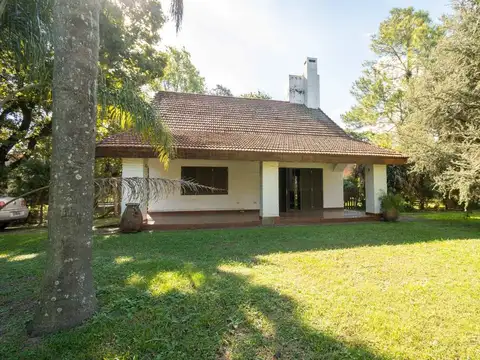 Se vende casa con pileta en Los Molinos