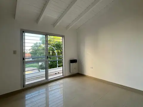 VENTA TRIPLEX TOTALMENTE REMODELADO / ALBERDI