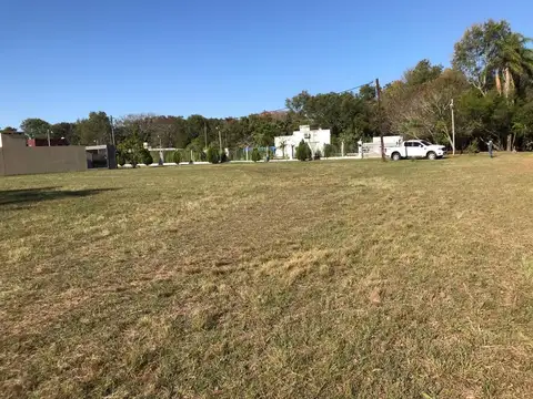 SE VENDE: B° "LA AGOSTINA". TERRENO 18X30. PUERTO TIROL.