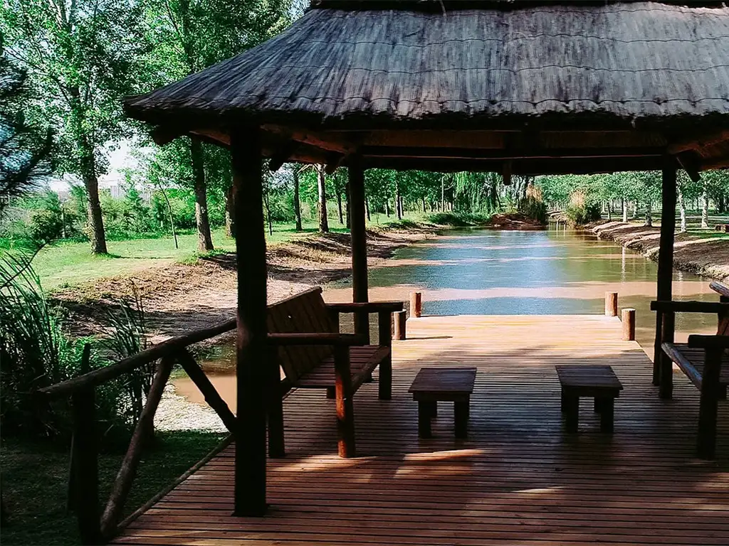 Áreas comunes piscina, club-house en Pinares del Sur