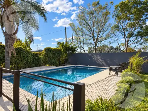 Casa en Venta con 2 cocheras
