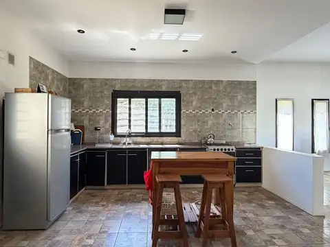 Casa 6 ambientes con 3 baños