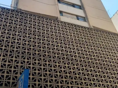 Oficina 7 ambientes con 8 baños