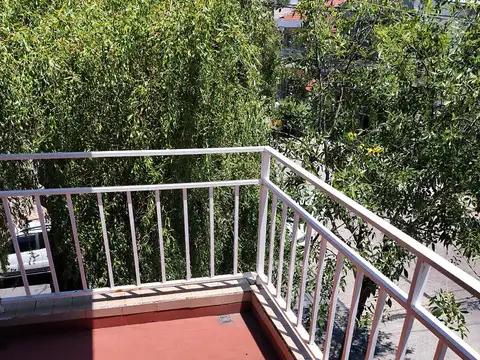 DEPARTAMENTO 2AMBIENTES CON BALCON FRENTE, PATIO, TERRAZA. SIN EXPENSAS. SAN VICENTE 513 AVELLANEDA