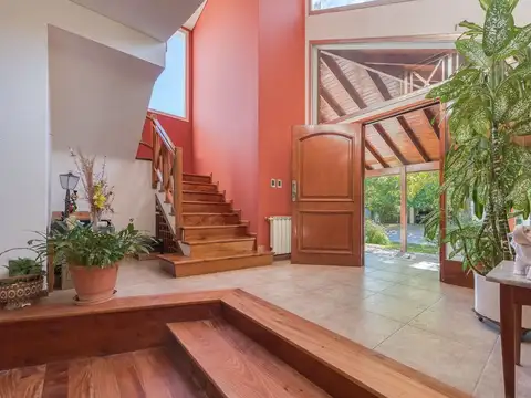 Casa 5 ambientes con 3 baños