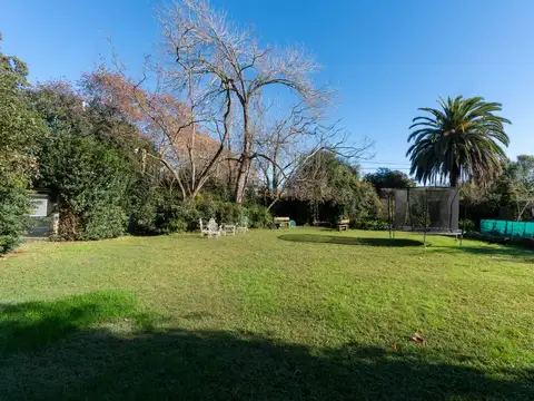 Casa en Venta con 5 cocheras