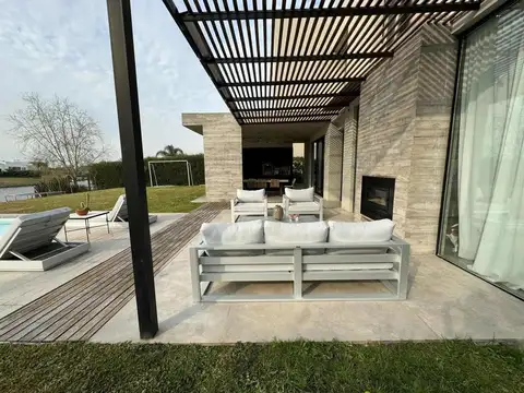 Casa en Venta con 1 cochera