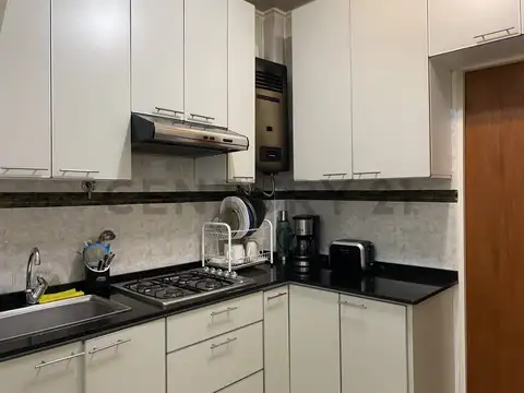Casa 9 ambientes con 4 baños
