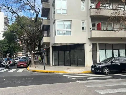 Alquiler local comercial P.B. y S.S.  92 m2 Totales. Frente Esquina. Recoleta