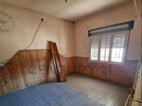 Casa 6 ambientes con 2 baños