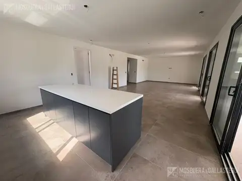 Casa en Venta con 6 cocheras