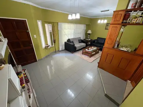 Casa 5 ambientes con 2 baños