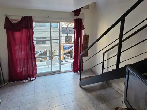 Sarmiento 4100- Almagro- Depto 2 ambientes al frente con balcon!
